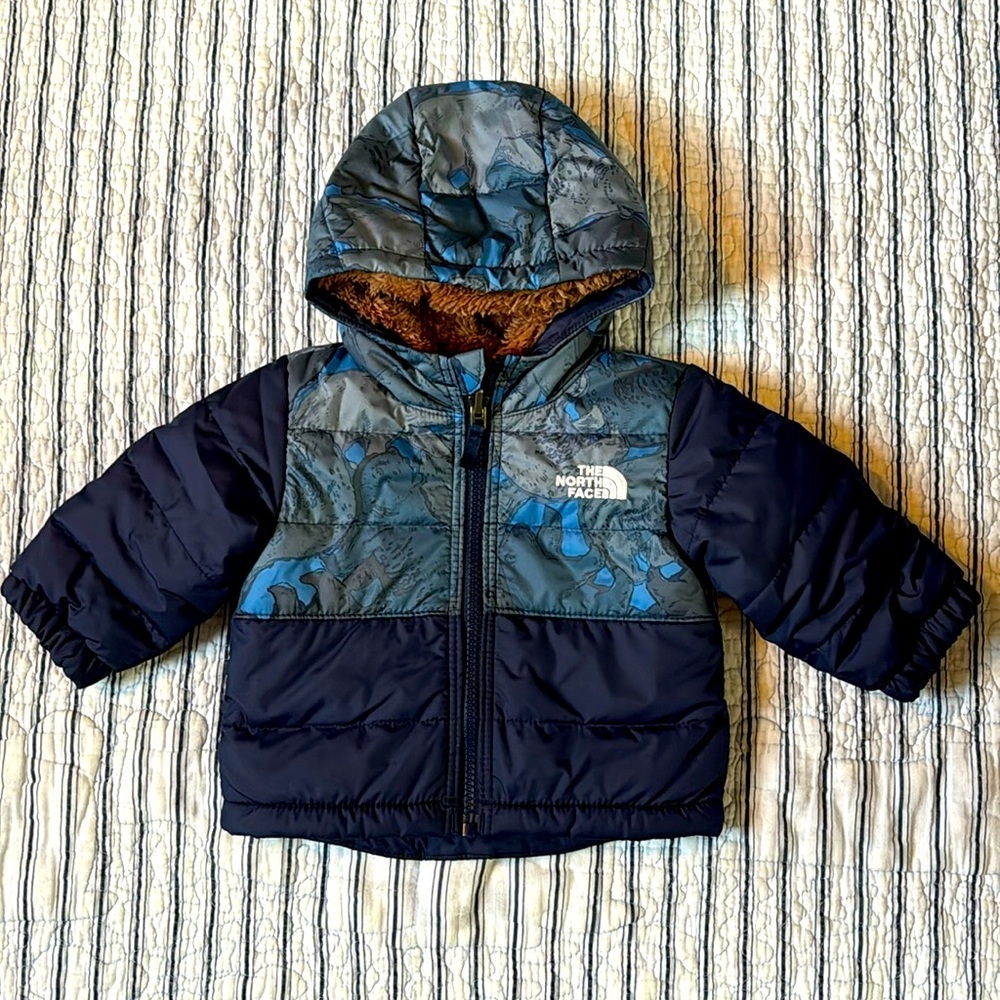 NWOT The north face Baby Reversible Mount Chimbo Hooded Jacket size 3-6 months